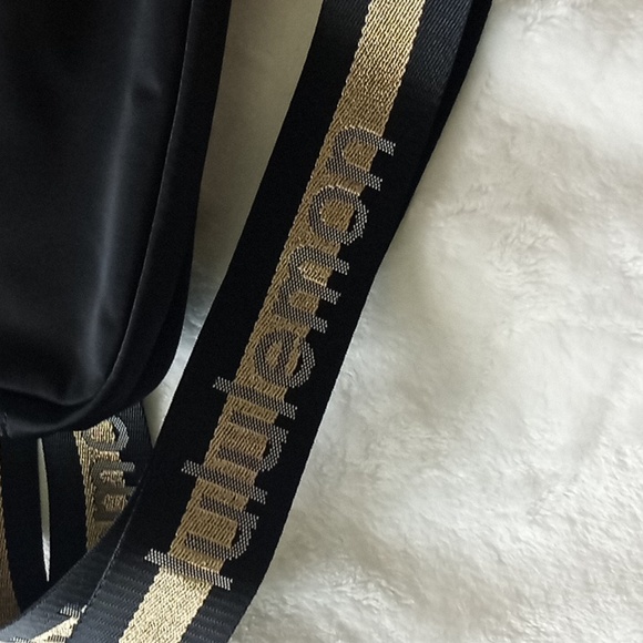 Lululemon gold logo crossbody belr bag - Picture 4 of 10